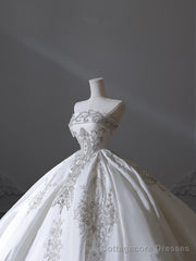 Princess Ball Gown Strapless Sleeveless Pleats White Satin Wedding Dress Bridal Dresses